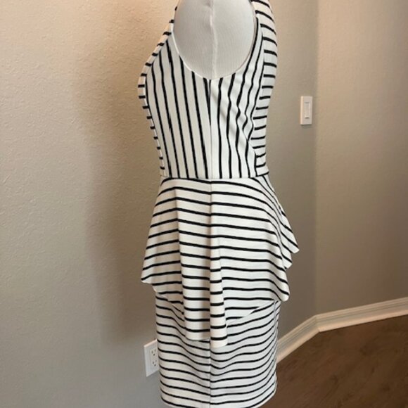 Bebe Casual Dress - Picture 4 of 6